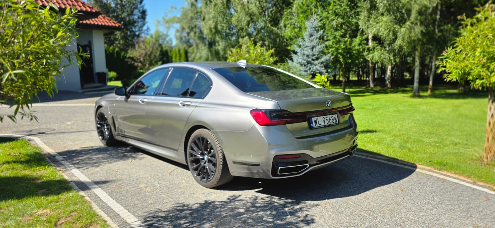 BMW Seria 7 - 745e Plugin Prestige