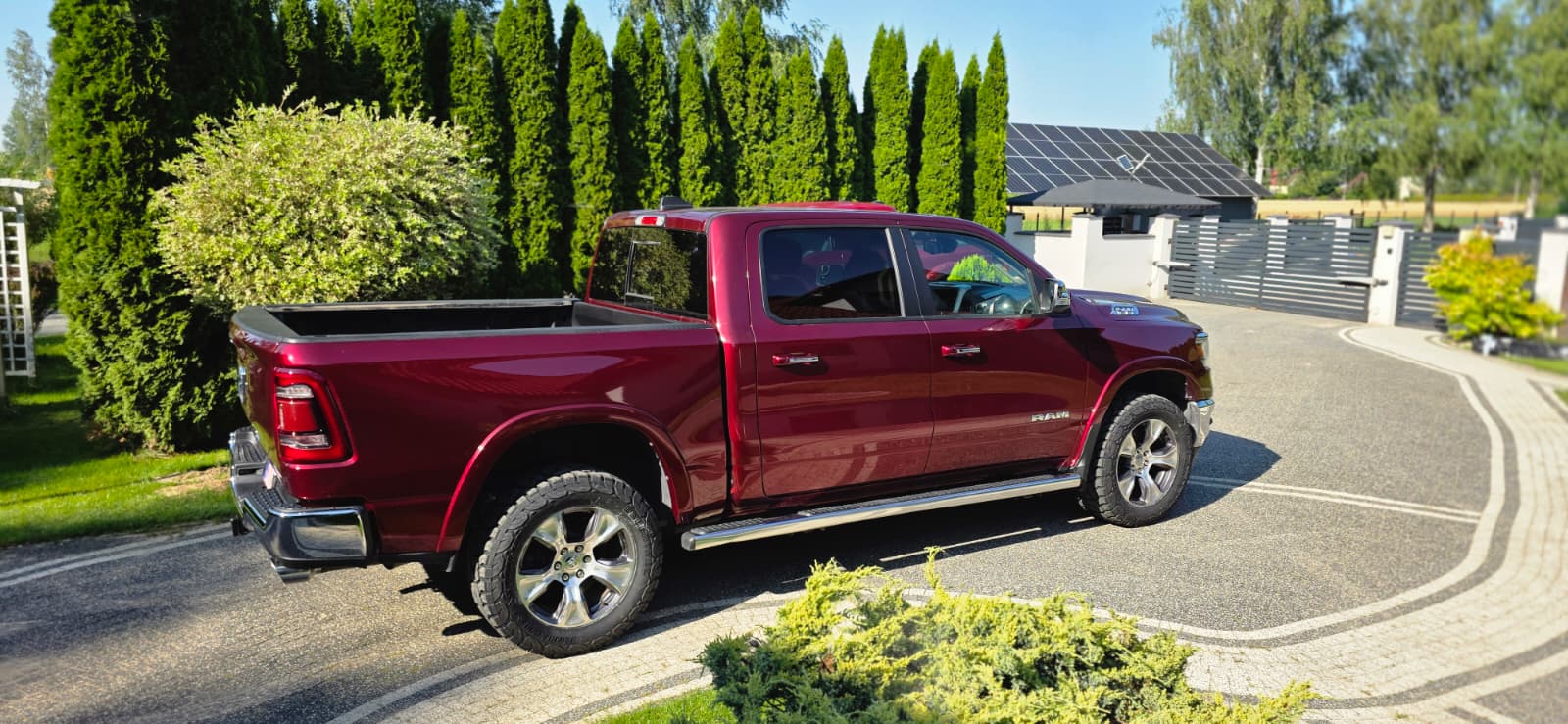 DODGE RAM 1500 LARAMIE V8 4x4 HEMI