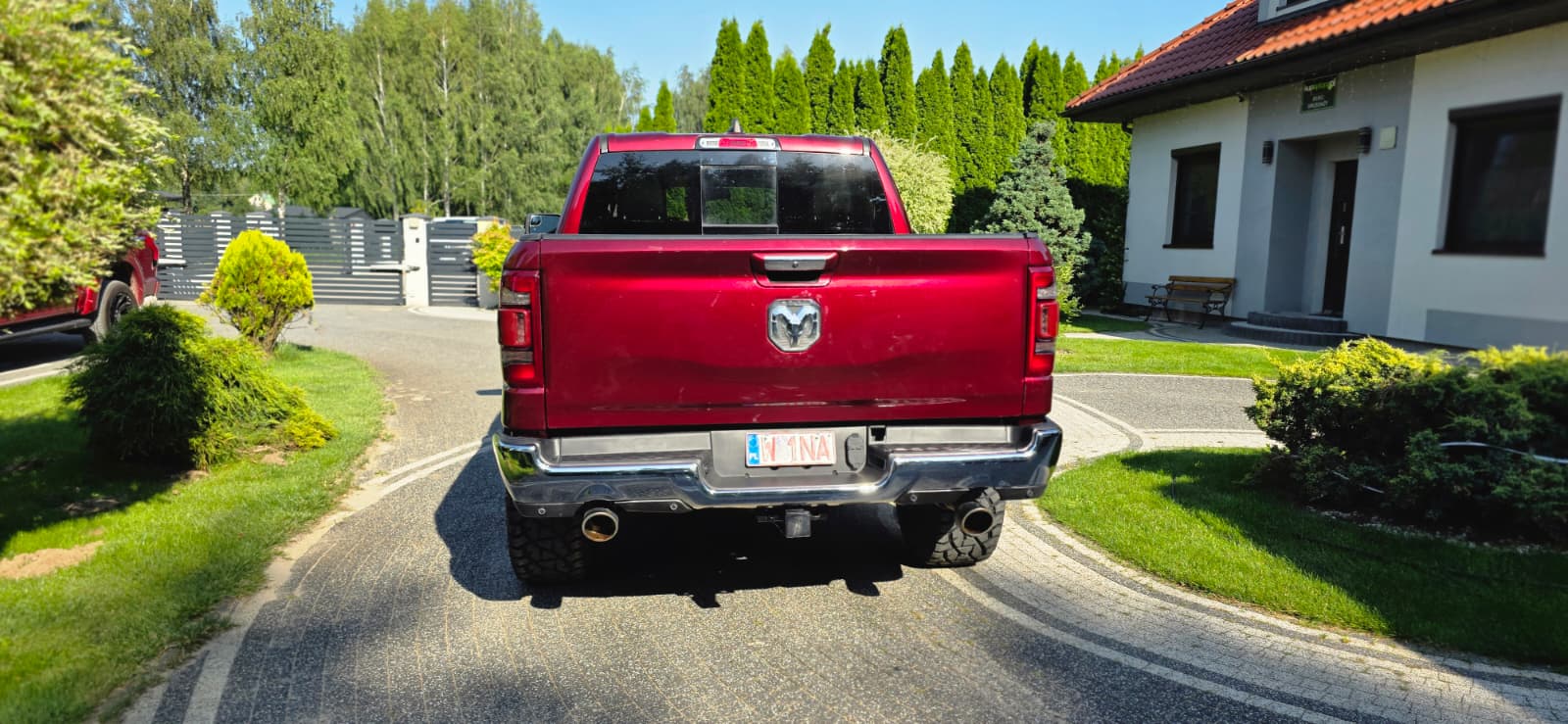 DODGE RAM 1500 LARAMIE V8 4x4 HEMI