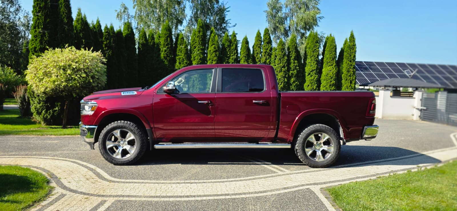 DODGE RAM 1500 LARAMIE V8 4x4 HEMI