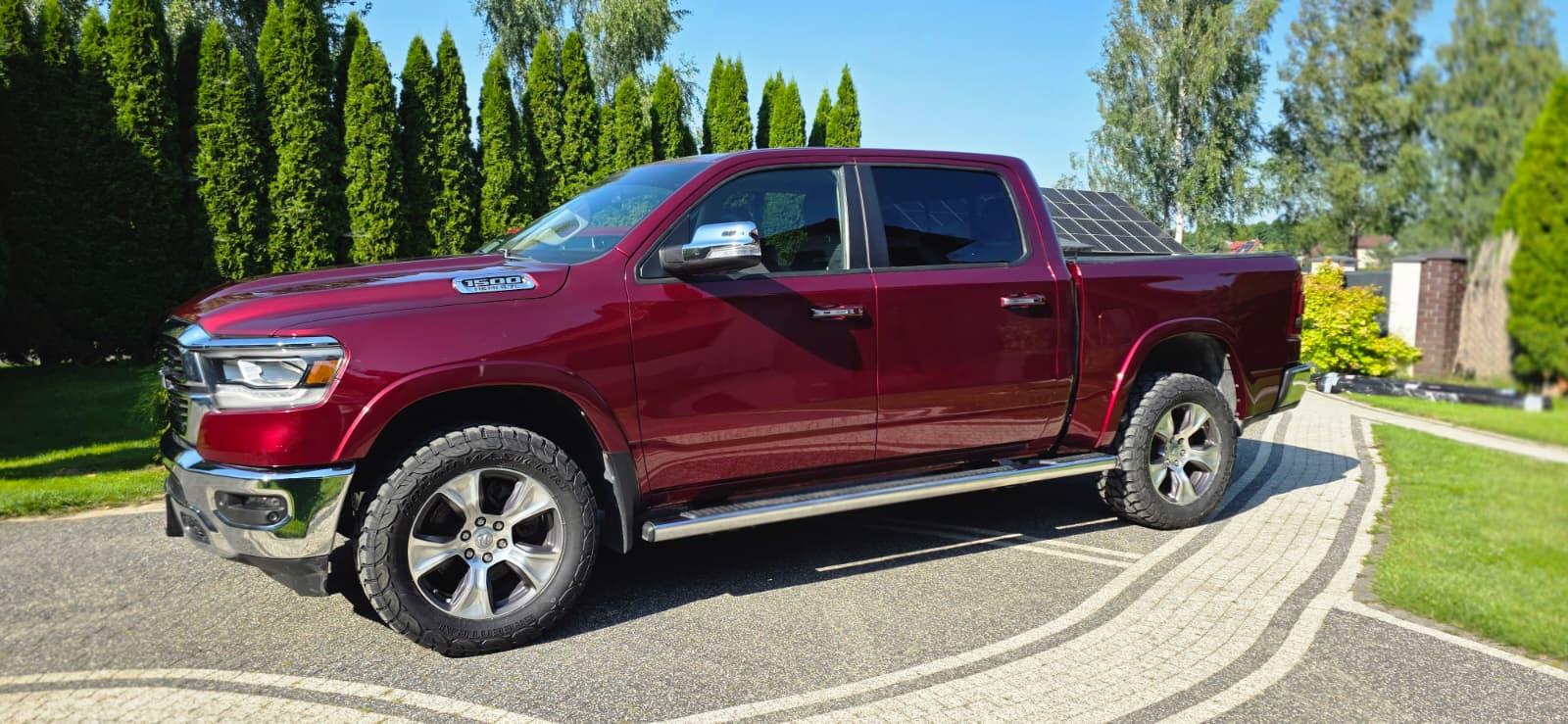 DODGE RAM 1500 LARAMIE V8 4x4 HEMI