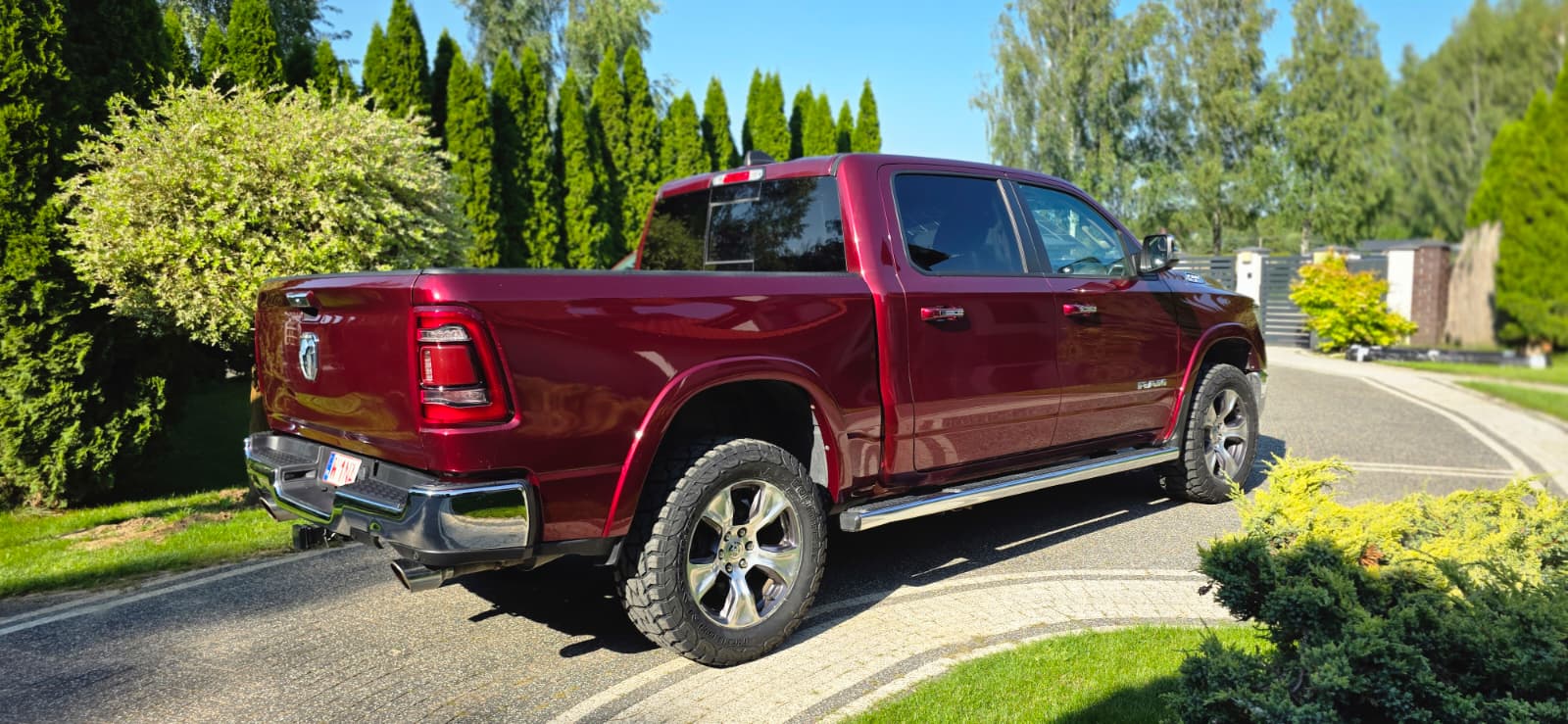 DODGE RAM 1500 LARAMIE V8 4x4 HEMI