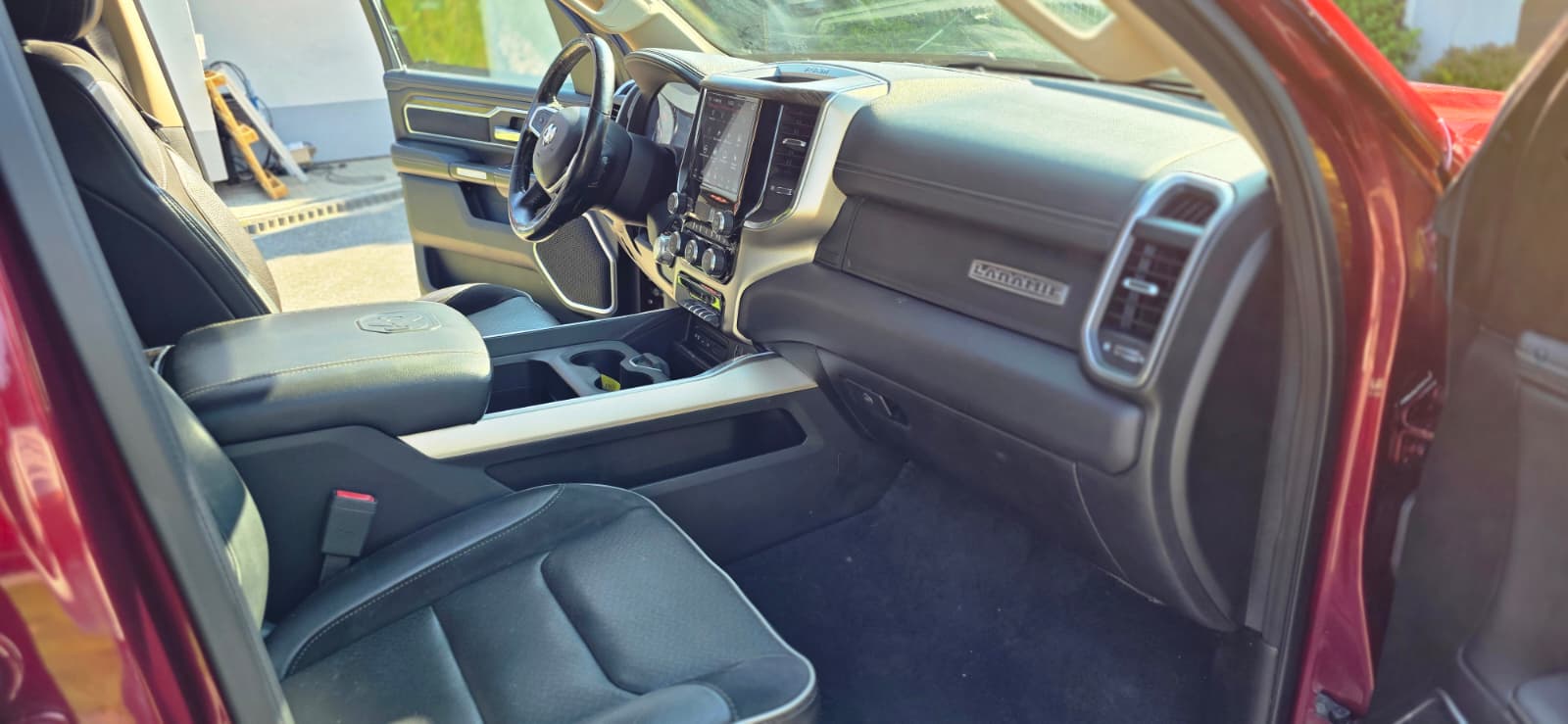 DODGE RAM 1500 LARAMIE V8 4x4 HEMI