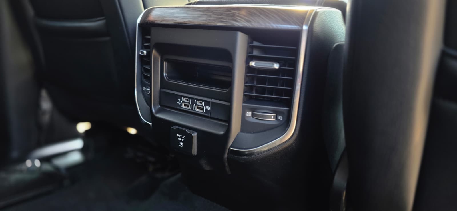 DODGE RAM 1500 LARAMIE V8 4x4 HEMI