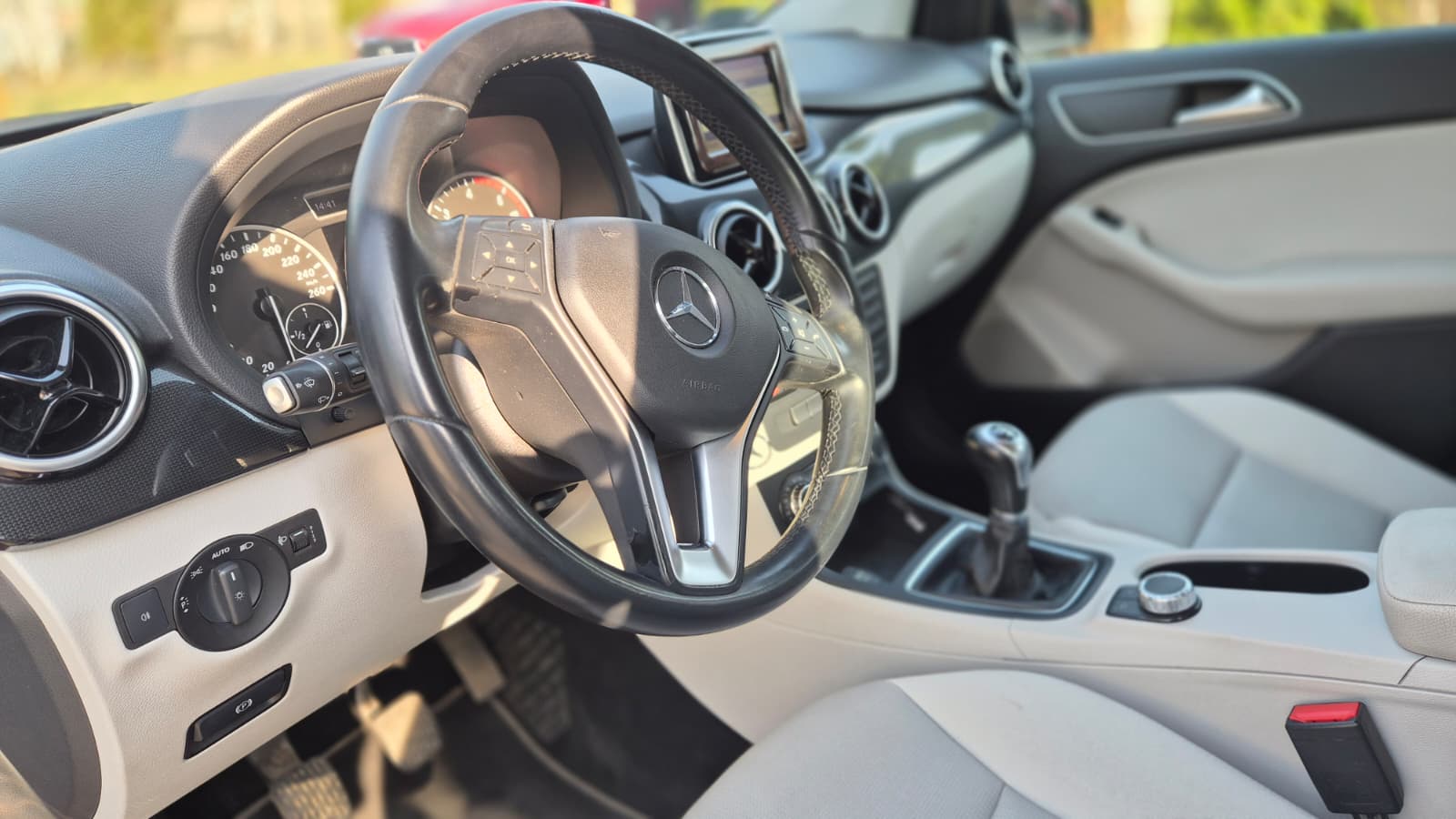 Mercedes B180 Premium 4x2