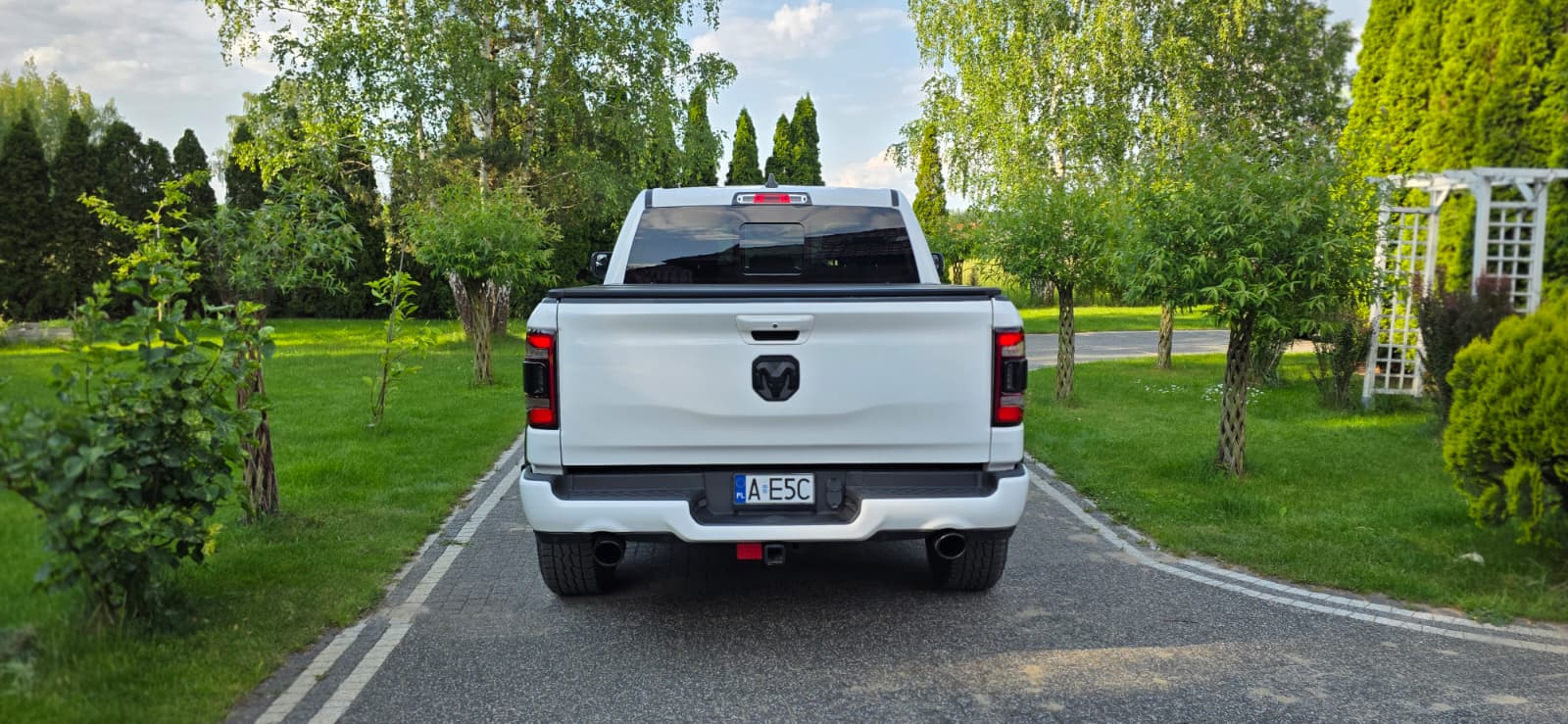 DODGE RAM 1500 Lone Star 5.7 4x4 Duza Kabina